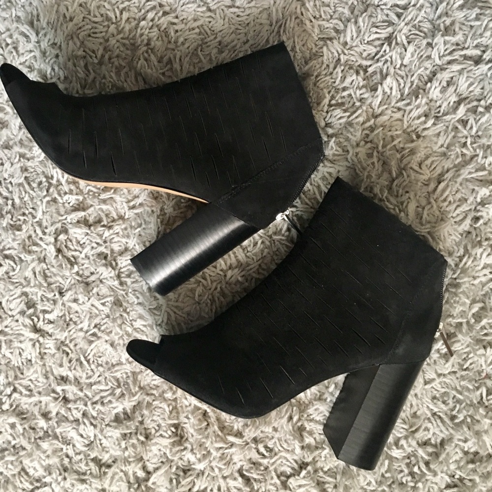 >>sold<< 1State black Shiya suede peep-toe booties